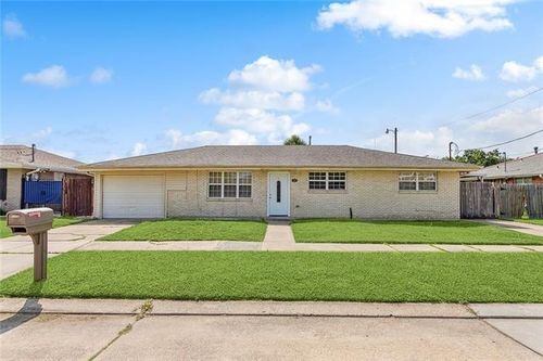 2904 Mumphrey Rd, Chalmette, LA, 70043-3731 | Card Image