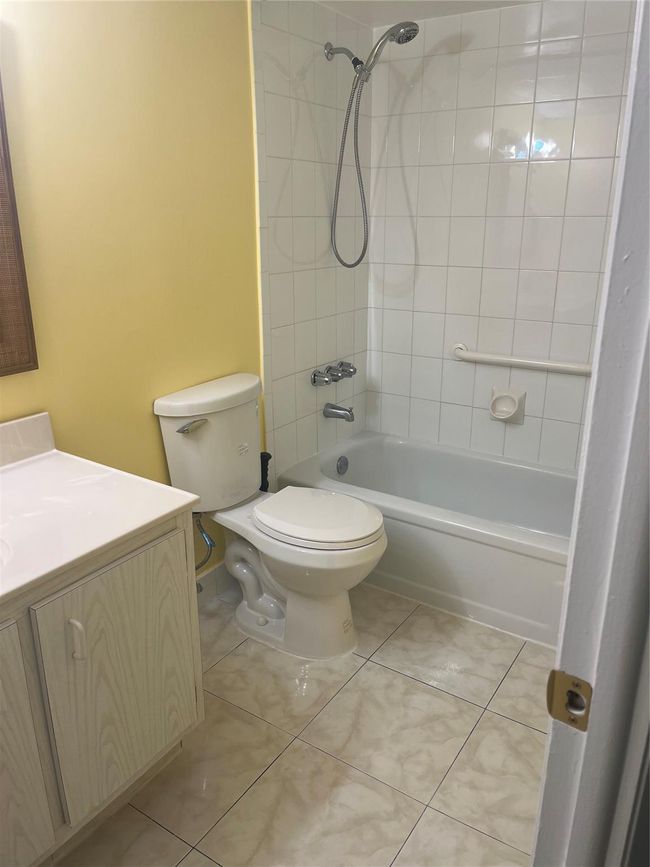 APT-4311 - 1830 N Lauderdale Ave, Condo with 1 bedrooms, 2 bathrooms and null parking in North Lauderdale FL | Image 7