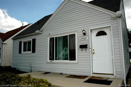 24606 Berry Ave, Warren, MI, 48089-2133 | Card Image