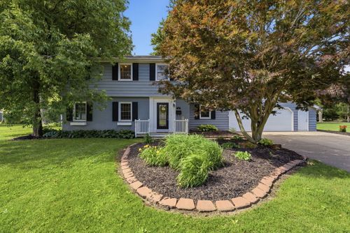 17 Sunset Cir, Bettendorf, IA, 52722-6044 | Card Image