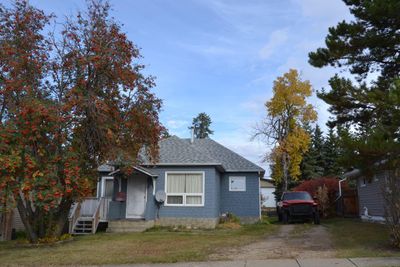 4822 51 Ave, House other with 4 bedrooms, 1 bathrooms and 2 parking in Bentley AB | Image 3