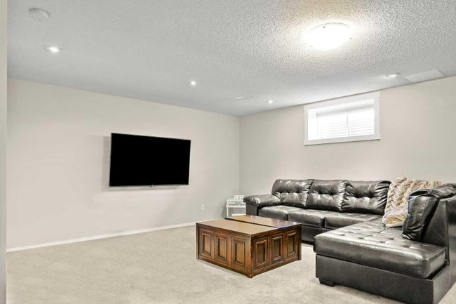 19 Erin Park Bay Se, Home with 4 bedrooms, 2 bathrooms and 2 parking in Calgary AB | Image 23