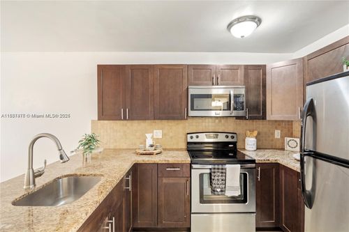 apt-d19-7241 Miami Lakes Dr, Miami Lakes, FL, 33014-6948 | Card Image