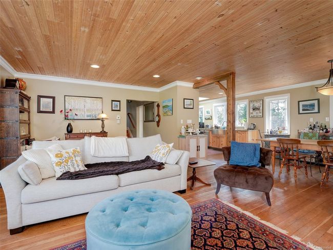 3935 Tudor Ave, House other with 4 bedrooms, 3 bathrooms and 1 parking in Saanich BC | Image 5