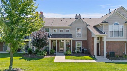 52316 Naugatuck Dr, Macomb, MI, 48042-3851 | Card Image