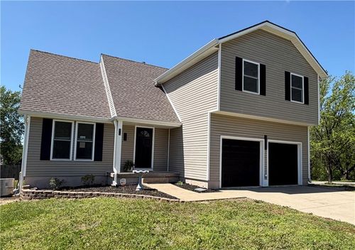 824 Elk Ln, Bonner Springs, KS, 66012-9608 | Card Image