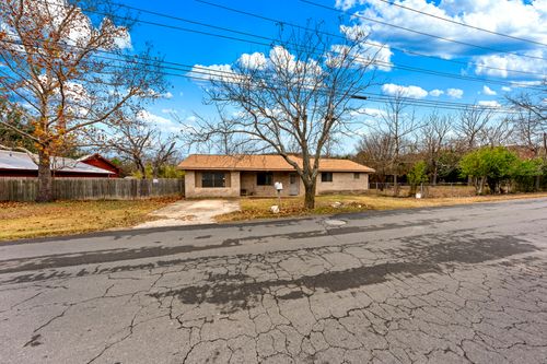 311 Leslie Dr, Kerrville, TX, 78028-2542 | Card Image