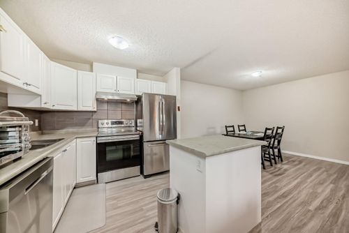 208-4000 Somervale Crt Sw, Calgary, AB, T2Y4J3 | Card Image
