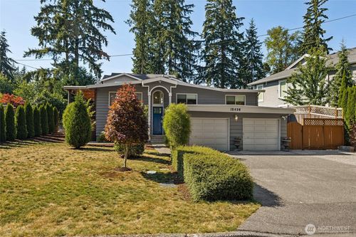 15438 Se 42nd St, Bellevue, WA, 98006-1705 | Card Image
