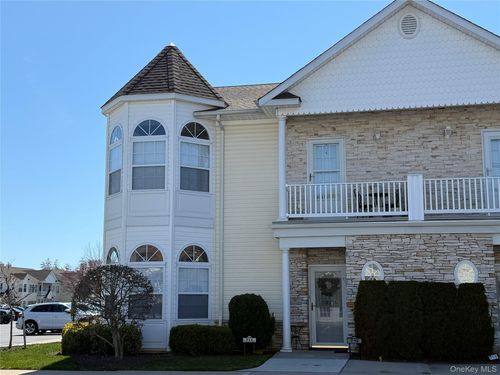 712-712 Narragansett Villas Dr, Lindenhurst, NY, 11757-5465 | Card Image
