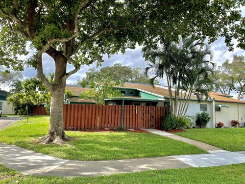 1-c-1020 Manor Dr, Palm Springs, FL, 33461-2941 | Card Image