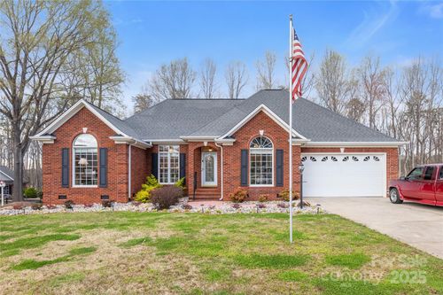 801 Toncin Ave, Bessemer City, NC, 28016-7508 | Card Image