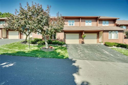 7 Vista View Dr, Fairport, NY, 14450-4009 | Card Image
