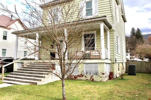 425 College Ave, Bluefield, WV, 24701-4642 | Card Image