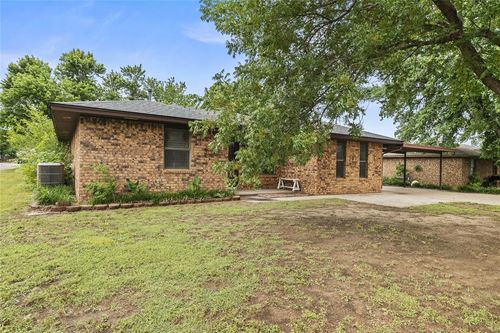 720 W 3rd St, Watonga, OK, 73772-2624 | Card Image