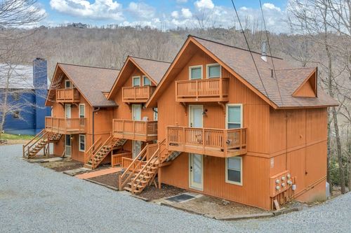 2-102 Skiview Ln, Beech Mountain, NC, 28604-6196 | Card Image