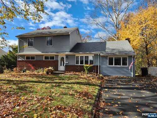 211 Denver Rd, Paramus, NJ, 07652-3205 | Card Image