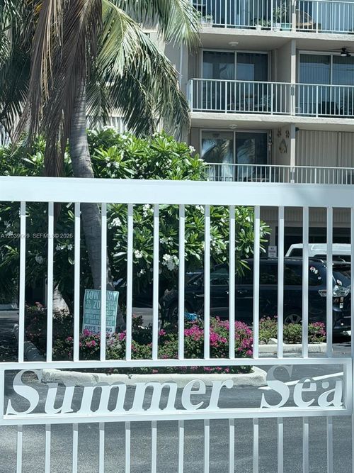 208-88500 Overseas Hwy, Tavernier, FL, 33070-4001 | Card Image