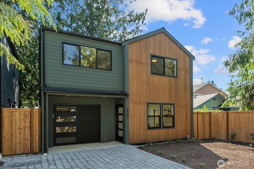2347 Ne 127th St, Seattle, WA, 98125-4224 | Card Image