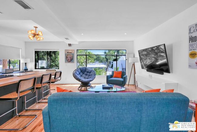 2 - 8319 Waring Ave, Condo with 2 bedrooms, 2 bathrooms and 1 parking in West Hollywood CA | Image 7