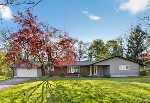 8 Jonathan Ln, Poughkeepsie, NY, 12603-4702 | Card Image