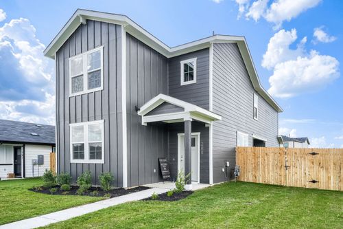 200 Constanza Trl, Bastrop, TX, 78602-2396 | Card Image