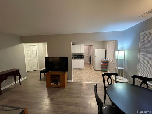 6102 Harrison St, Garden City, MI, 48135-2556 | Card Image