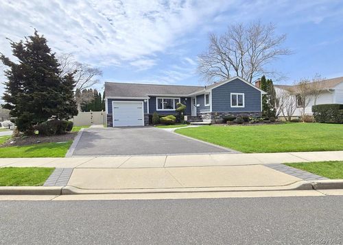22 Clifford Dr, Farmingdale, NY, 11735-3305 | Card Image