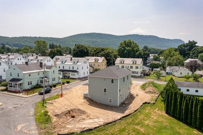 B - 12 Glen Cove Pl, Condo with 2 bedrooms, 2 bathrooms and 1 parking in Easthampton MA | Image 4