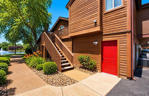 e-704 Hemingway Ln, Weldon Spring, MO, 63304-8176 | Card Image
