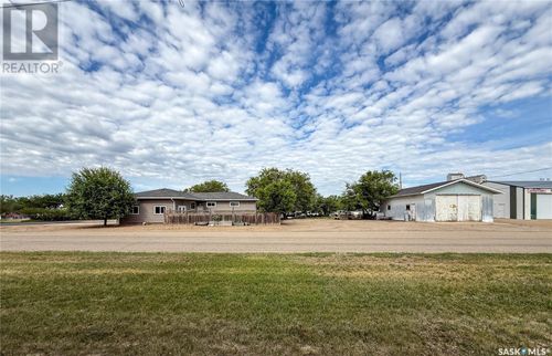 223 2nd Ave E, Frontier, SK, S0N0A2 | Card Image