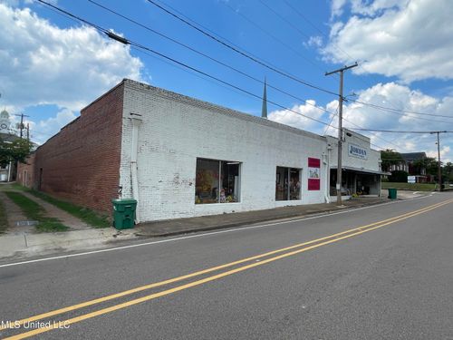 113 N Natchez St, Kosciusko, MS, 39090-3739 | Card Image
