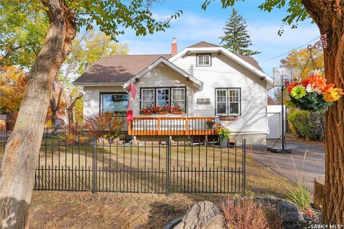 845 Alder Ave, Moose Jaw, SK, S6H0X7 | Card Image