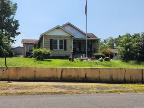 531 Maple St, Camden, AR, 71701-4149 | Card Image
