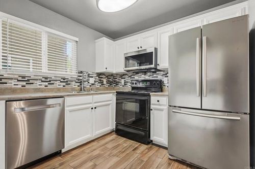 5-2536 White Oak Pl, Escondido, CA, 92027-2861 | Card Image