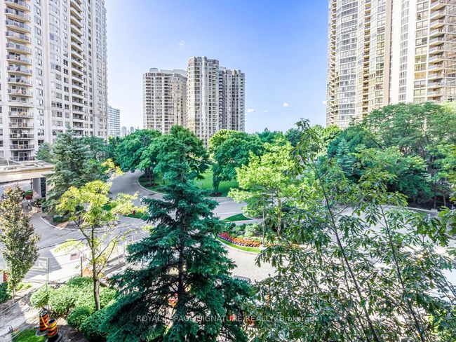 413 - 35 Kingsbridge Garden Cir, Condo with 2 bedrooms, 2 bathrooms and null parking in Mississauga ON | Image 27