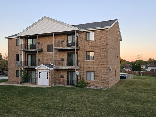 apt-3s-737 Lippert Ln, GLENDALE HEIGHTS, IL, 60139-2987 | Card Image