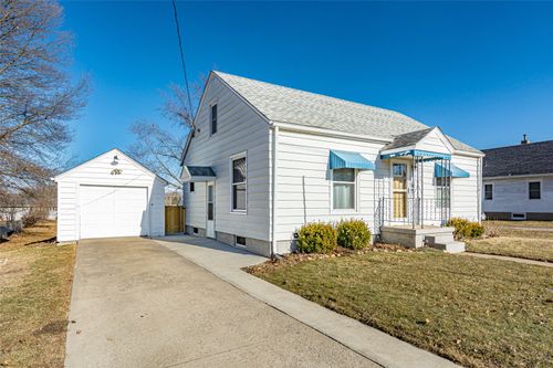 214 Main St, Center Point, IA, 52213-9558 | Card Image