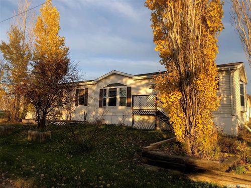 518 Railway Ave Se, Preeceville, SK, S0A3B0 | Card Image