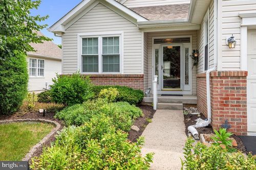 8 Zinnia Way, LANGHORNE, PA, 19047-3401 | Card Image