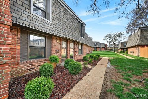 4262 Eiffel Dr, Saint Louis, MO, 63125-2312 | Card Image