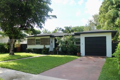 5810 Sw 10th St, House other with 3 bedrooms, 2 bathrooms and null parking in West Miami FL | Image 2