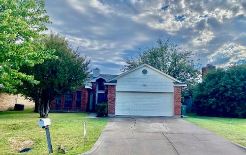 810 Trevor Way, Arlington, TX, 76001-7505 | Card Image