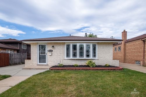 8738 S Troy Ave, Evergreen Park, IL, 60805-1031 | Card Image