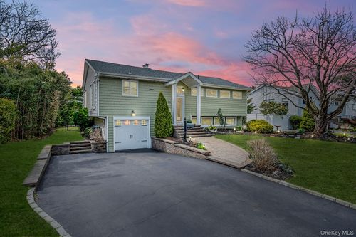 34 Secatogue Ln E, West Islip, NY, 11795-4720 | Card Image