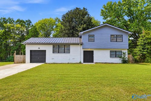 3105 Dyas Dr Nw, Huntsville, AL, 35810-3125 | Card Image