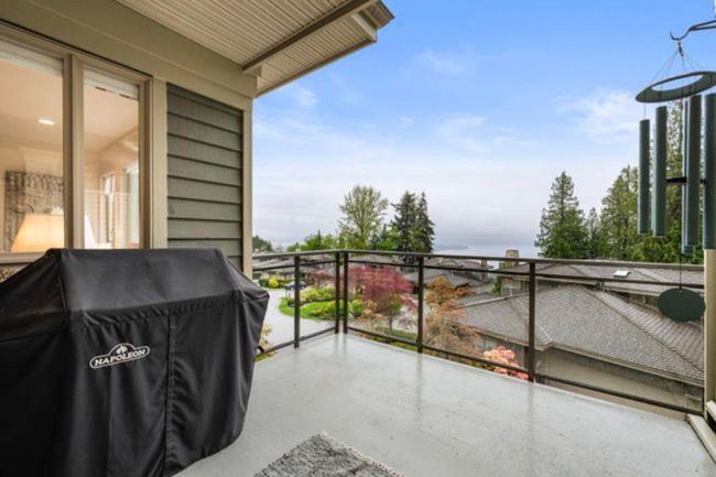 2485 Folkestone Way, Townhouse with 2 bedrooms, 2 bathrooms and 4 parking in West Vancouver BC | Image 21