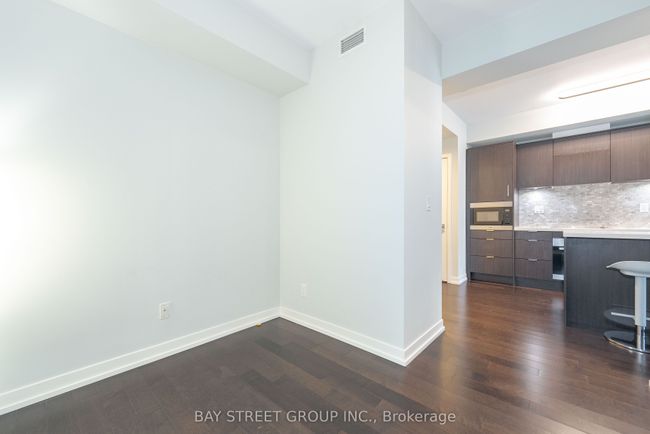 3212 - 21 Widmer St, Condo with 2 bedrooms, 1 bathrooms and null parking in Toronto ON | Image 9