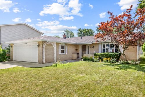 1721 W Catalpa Ln, Mount Prospect, IL, 60056-4558 | Card Image