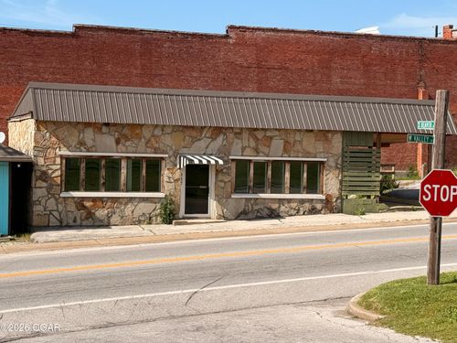 117 W Valley St, Granby, MO, 64844-8284 | Card Image